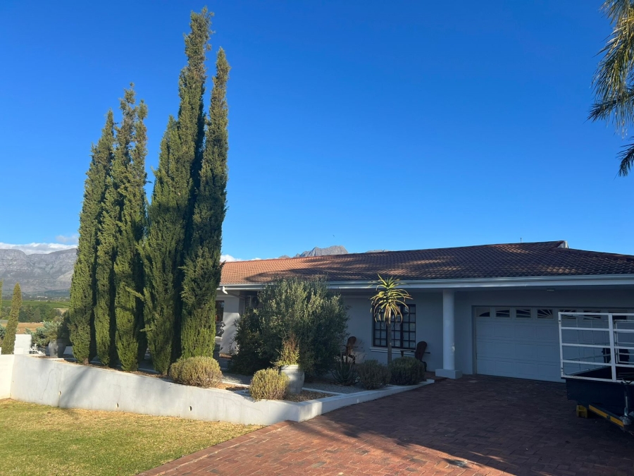 To Let 4 Bedroom Property for Rent in Nuwe Uitsig Western Cape